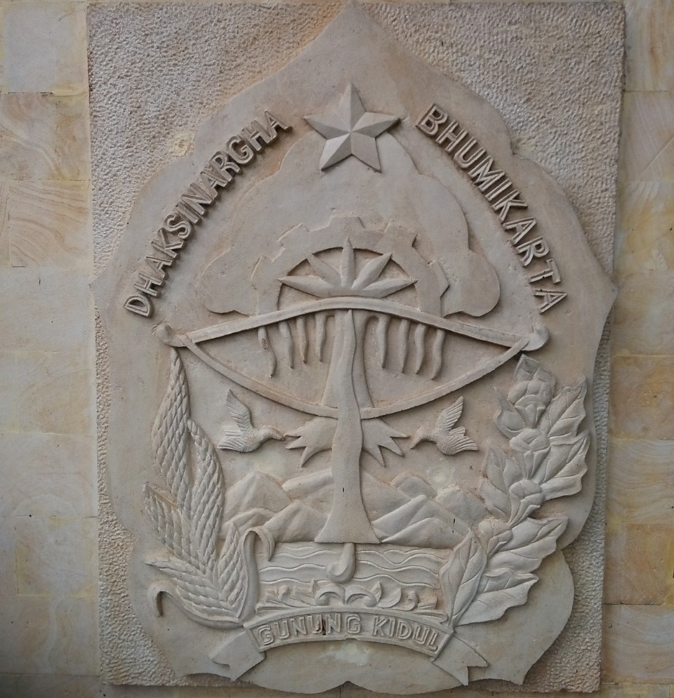 ukiran motif simbol logo