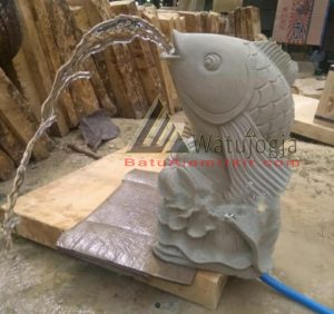 patung ikan air mancur