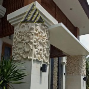 Ukiran relief pilar rumah