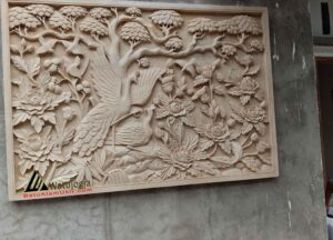 Relief ukiran dinding teras motif burung merak dari batu putih pilihan