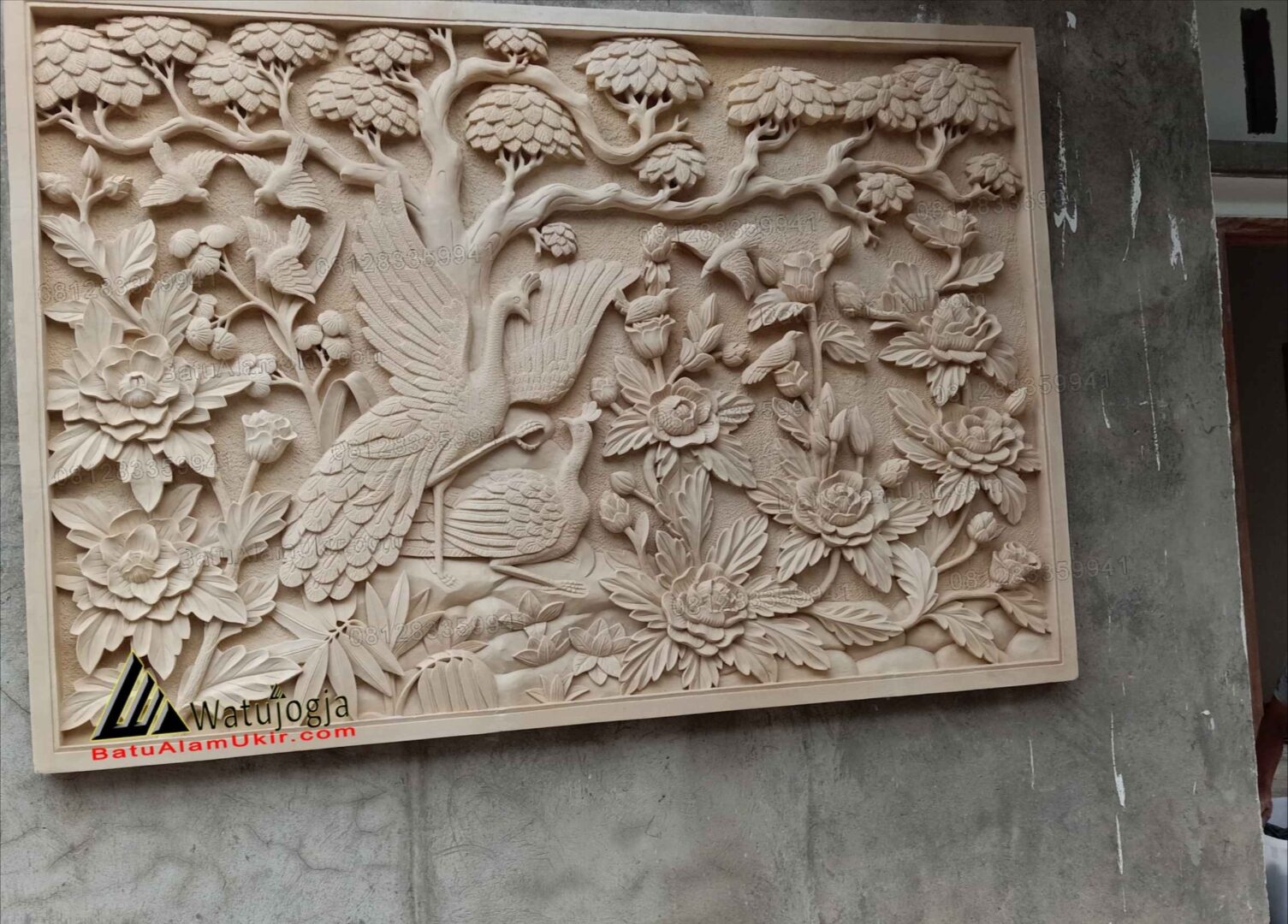 Relief ukiran dinding teras dari batu putih motif burung merah kualitas terbaik