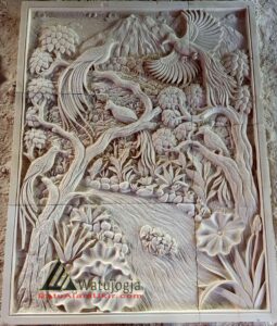 Ukiran batu putih jogja motif burung cendrawasih dan hutan pemandangan memperindah dekorasi rumah