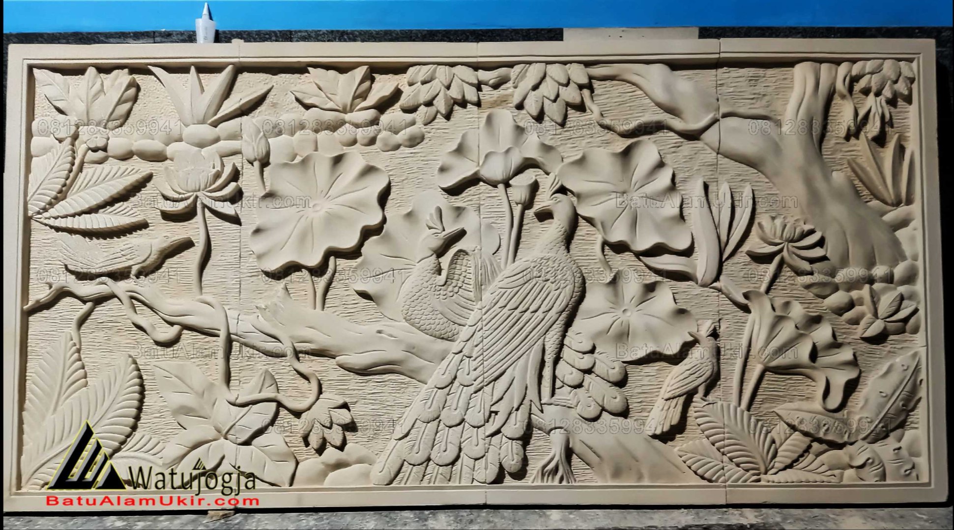 Ukiran Dinding Ruang Tamu Relief Batu Alam Motif burung merak