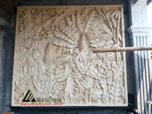 Ukiran relief dinding teras batu alam motif artistik untuk mempercantik rumah