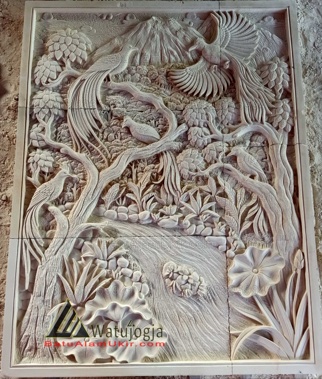 Ukiran batu putih jogja motif burung merak dan pemandangan hutan