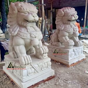 Patung singa samsi atau patung kilin dari batu alam paras putih untuk hiasan gerbang rumah, taman dan bangunan lainnya